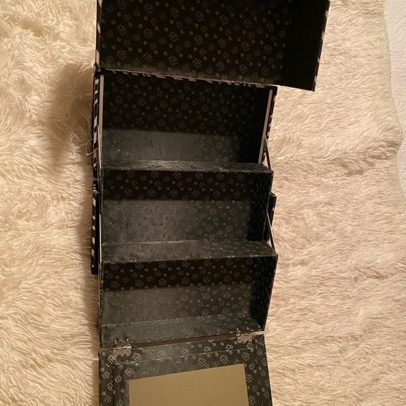 Caboodle’s Makeup Organizer Case - Picture 5 of 6